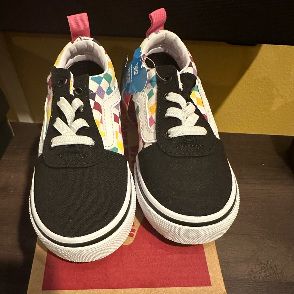 Brand new Vans unisex sneakers toddler size 8